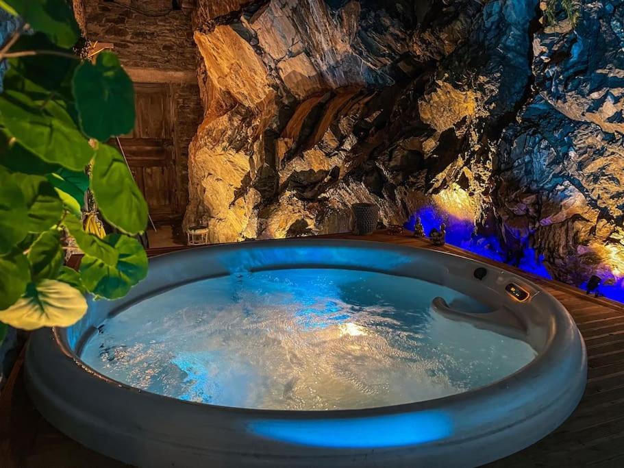 L'estagnole Pour 2 Personnes, Jacuzzi, Hammam