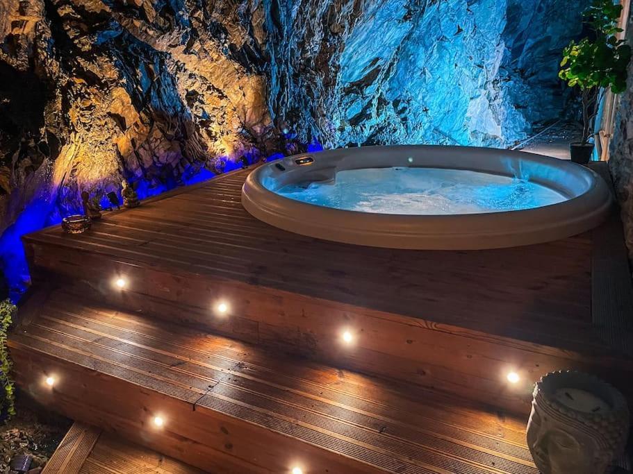 L'estagnole Pour 2 Personnes, Jacuzzi, Hammam *