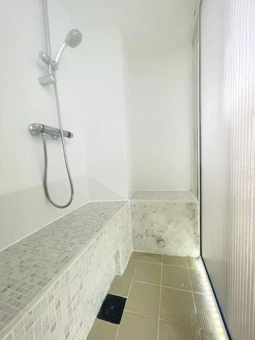 L'estagnole Pour 2 Personnes, Jacuzzi, Hammam * Estaing (Aveyron)